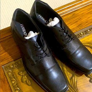 Men’s low cut shoes